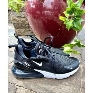 Women's Nike Air Max 270 black and white running athletic shoe size 11